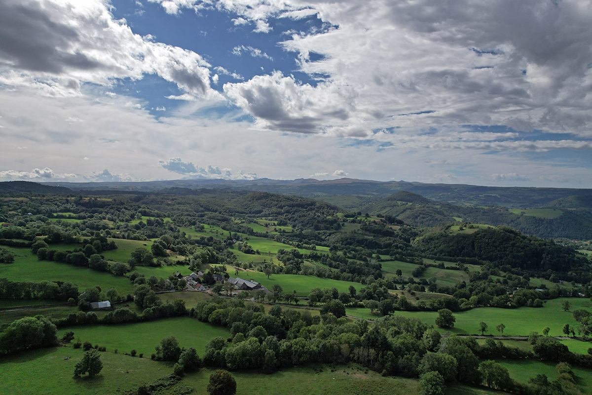 monts-cantal-saint-etienne-chomeil-drone43